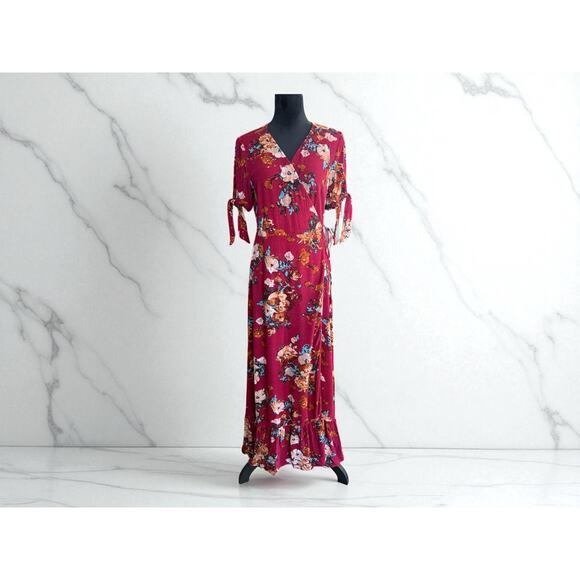 Red floral summer dress. Perfect for the beach or brunch with friends - Picture 1 of 3